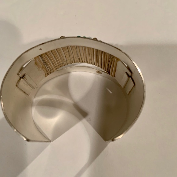 Silver Bracelet w Turquoise & Neutral Beads - Picture 5 of 6